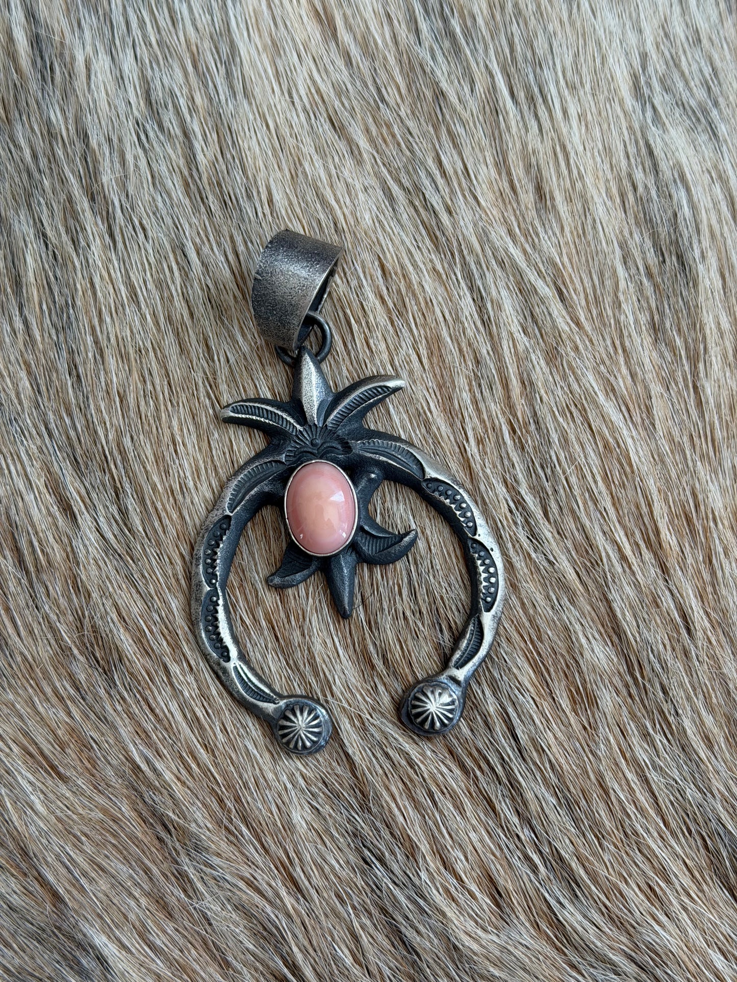 Pink Conch Naja Pendant