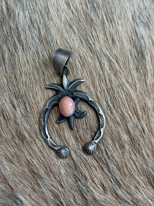 Pink Conch Naja Pendant