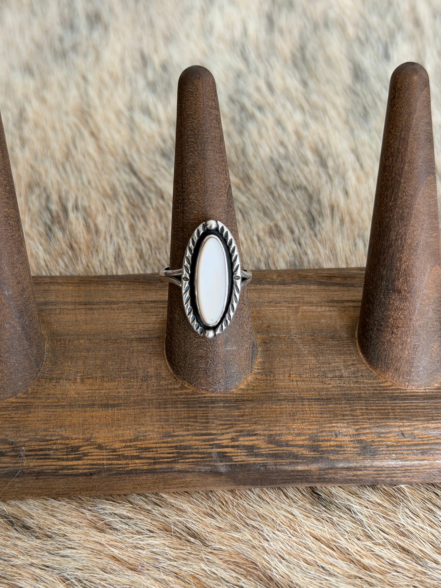 Vintage Size 8 Mother of Pearl Ring