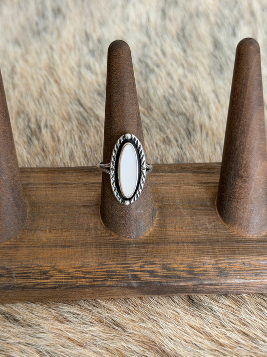Vintage Size 8 Mother of Pearl Ring