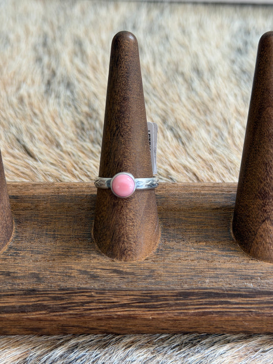 Size 9.5 Pink Conch Band Ring