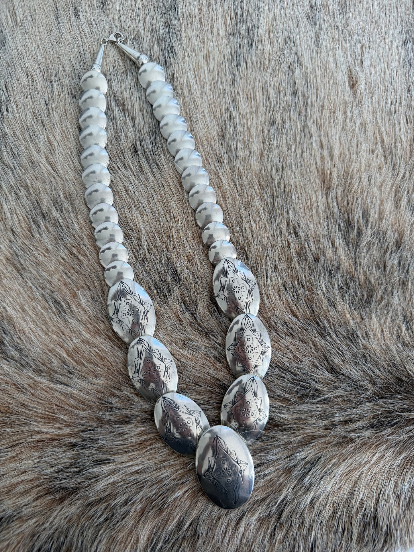 VINTAGE? 20" Pillow Bead Necklace