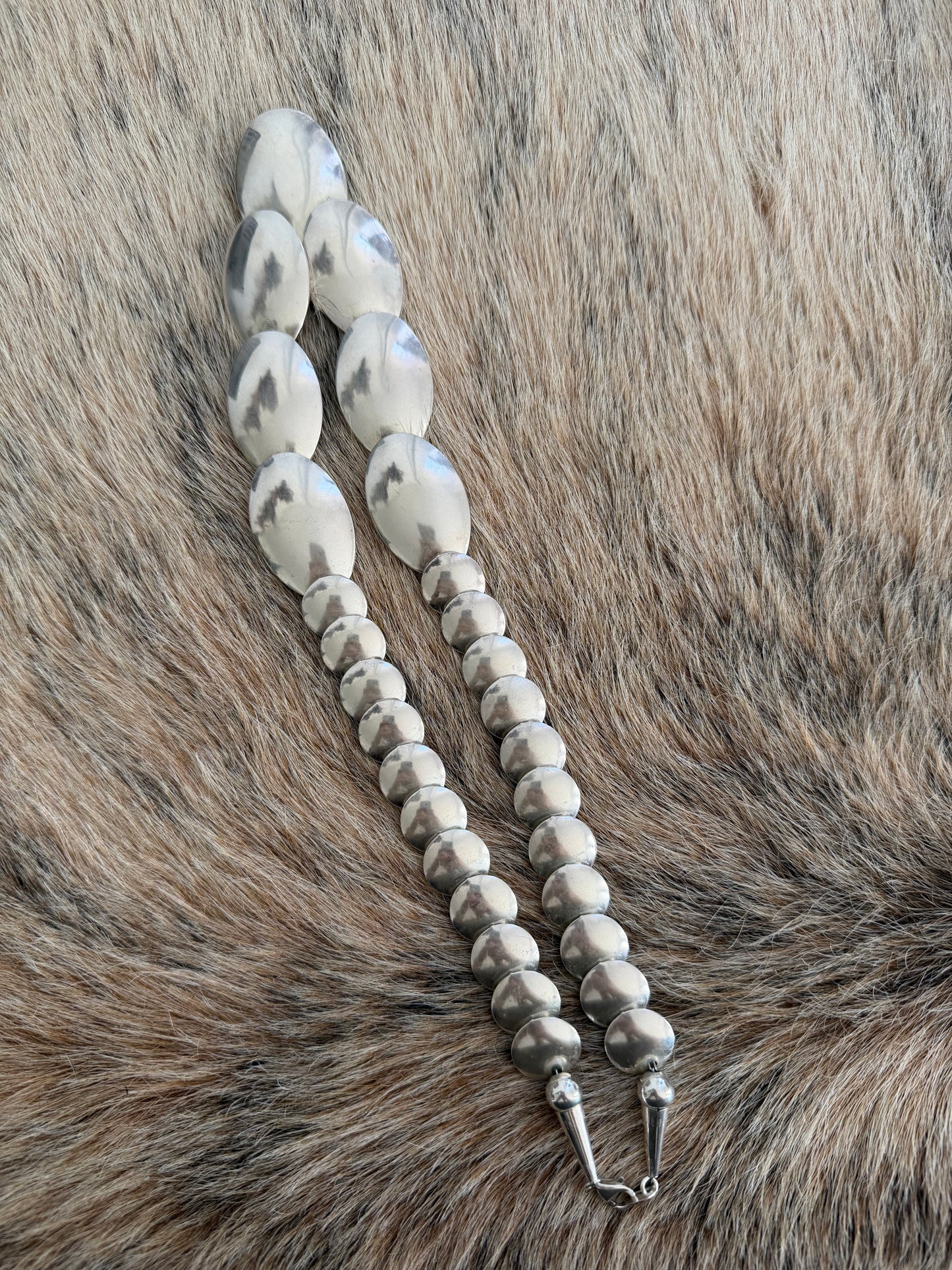 VINTAGE? 20" Pillow Bead Necklace